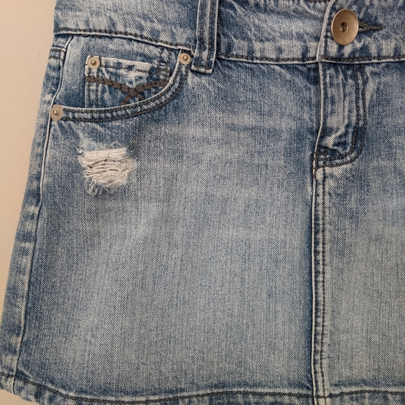 SO Distressed Denim Skirt - Picture 2 of 4